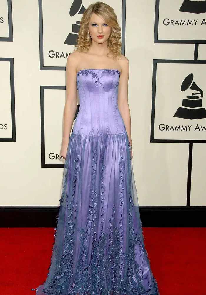 Taylor Swift sexy clinging Grammys red carpet in shimmering floor-length  gown - Mirror Online