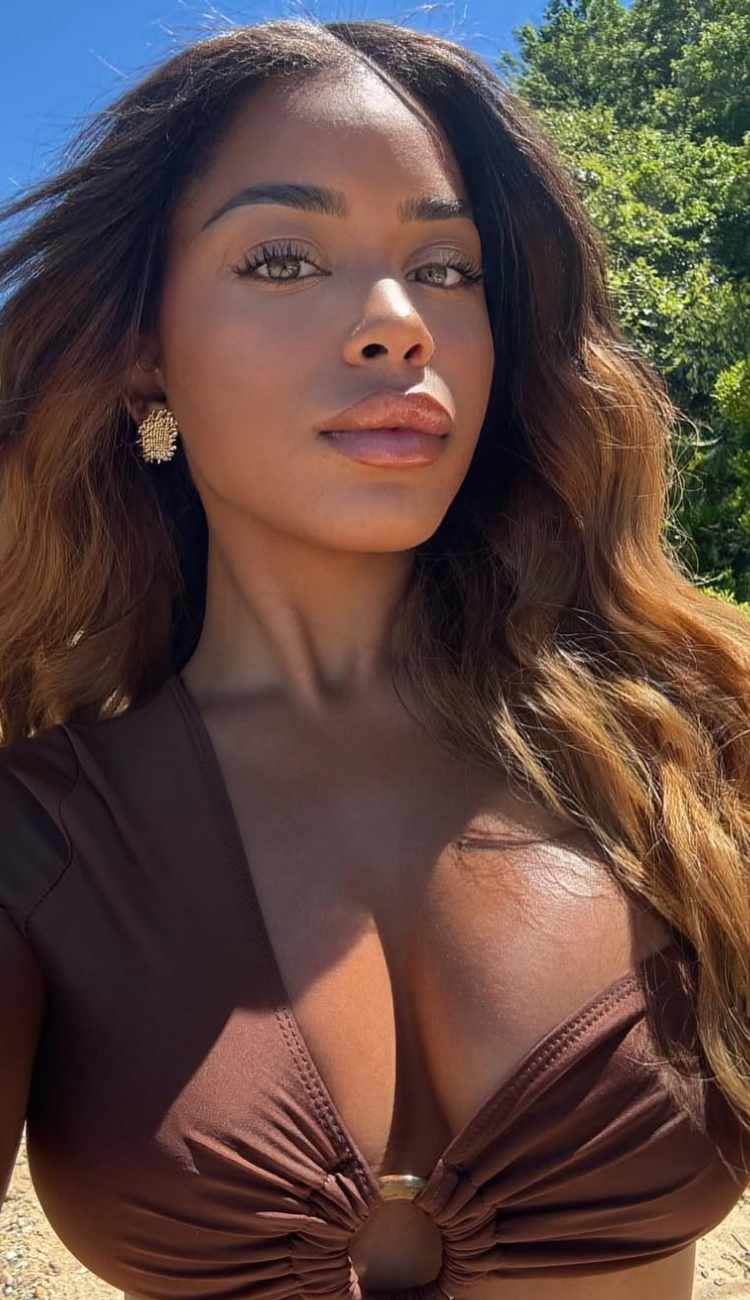 Amaya Espinal Love Island Age