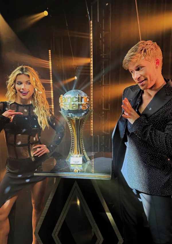 Witney Carson Shares Sweet Note From Robert Irwin Before Finale