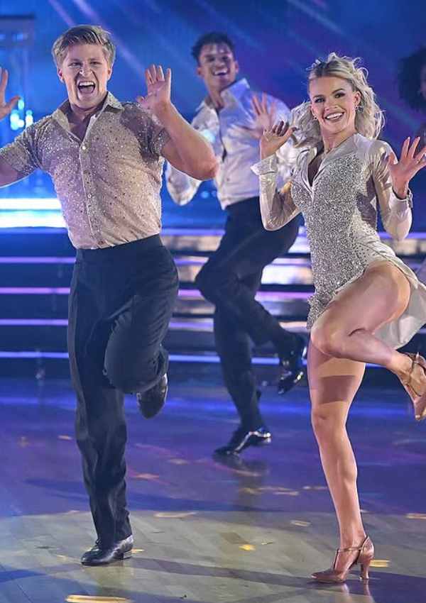 Witney Carson Shares Sweet Note From Robert Irwin Before Finale