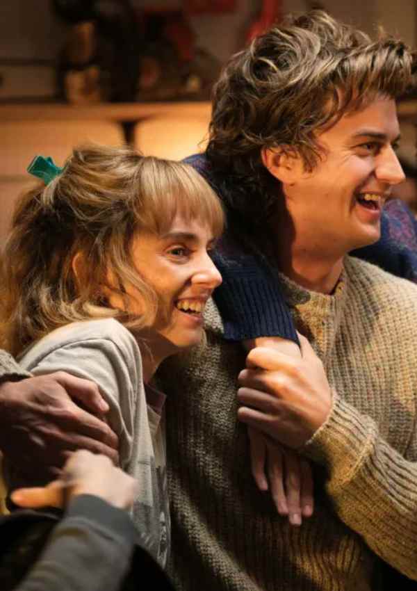 Natalia Dyer Charlie Heaton romance