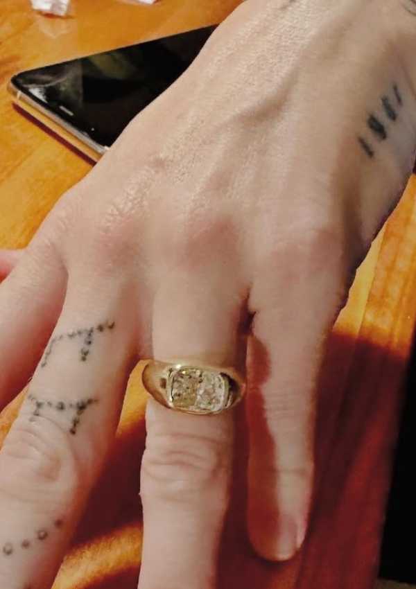 Miley Cyrus Stuns at Avatar