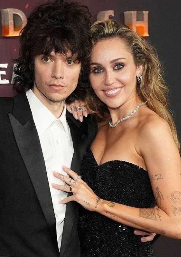 Miley Cyrus Stuns at Avatar