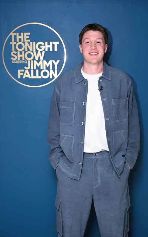 Amanda Seyfried and Kon Knueppel Light Up Tonight Show Night