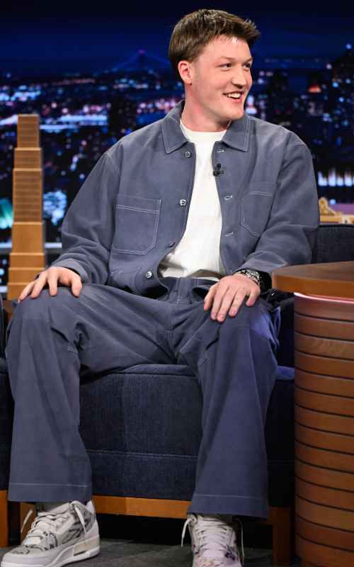 Amanda Seyfried and Kon Knueppel Light Up Tonight Show Night