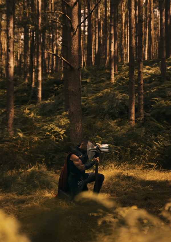 Chris Hemsworth Returns as Thor in Avengers