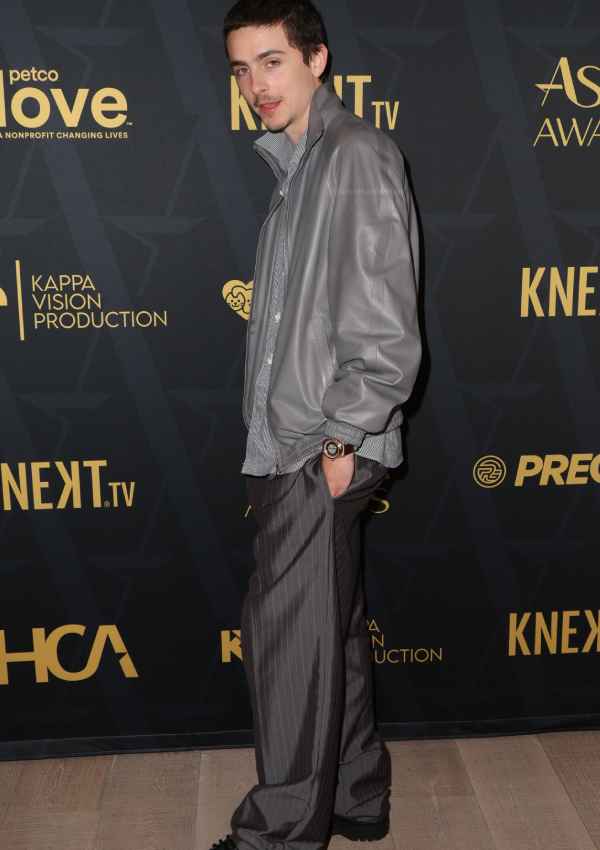 Timoth&eacute;e Chalamet attends the AFI Awards Luncheon without Kylie Jenner