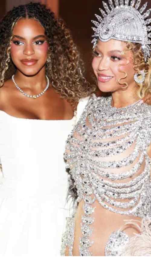 Beyonc&eacute; Gets Emotional During Stevie Nicks Met Gala Performance
