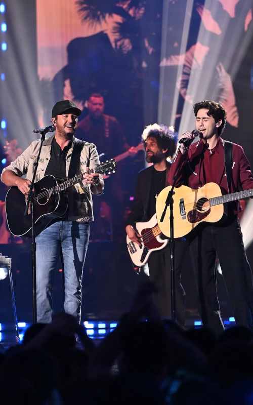 Luke Bryan and Juli&aacute;n Kalel Deliver Memorable Finale Performance