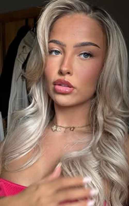 Ellie Chadwick Height Weight