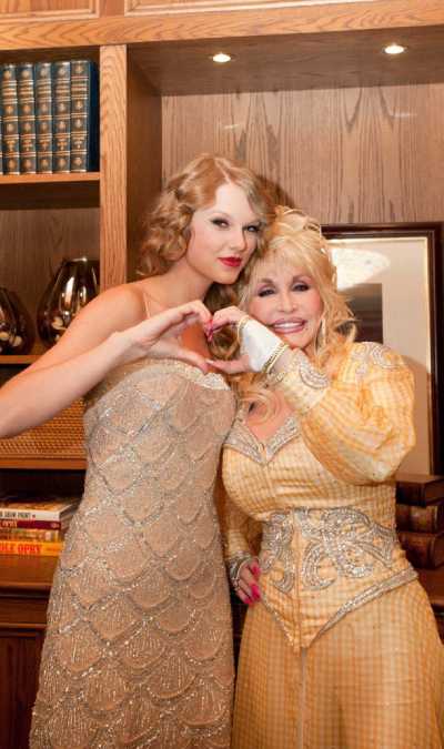 Taylor Swift Dedicates Award to Dolly Parton