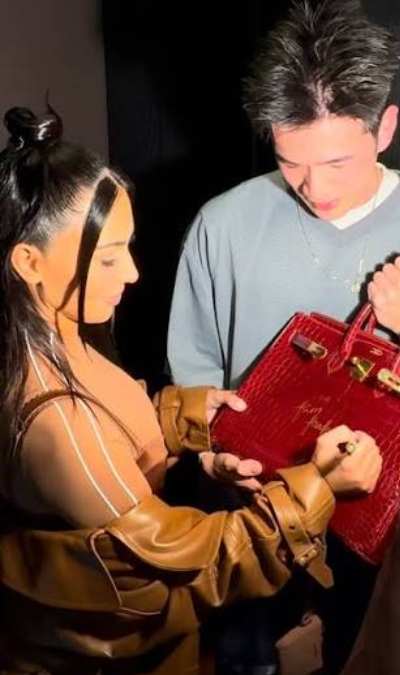 Kim Kardashian Signs