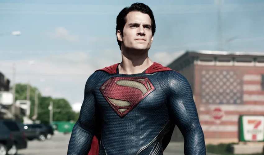 Zack Snyder Shares Henry Cavill in Original Superman Suit