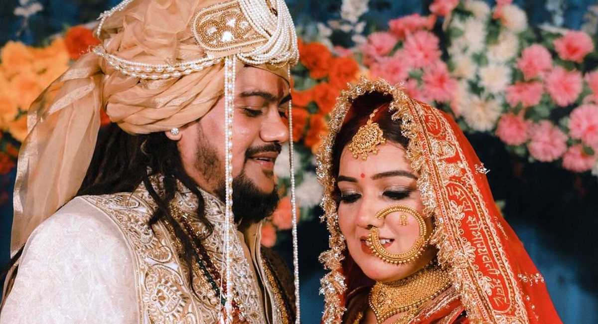 Adorable pictures from the wedding reception of Hansraj Raghuwanshi and Komal Saklani