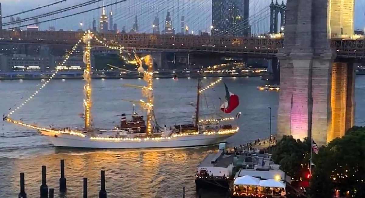 Mexican Navy Ship Hits Brooklyn Bridge After Power Loss