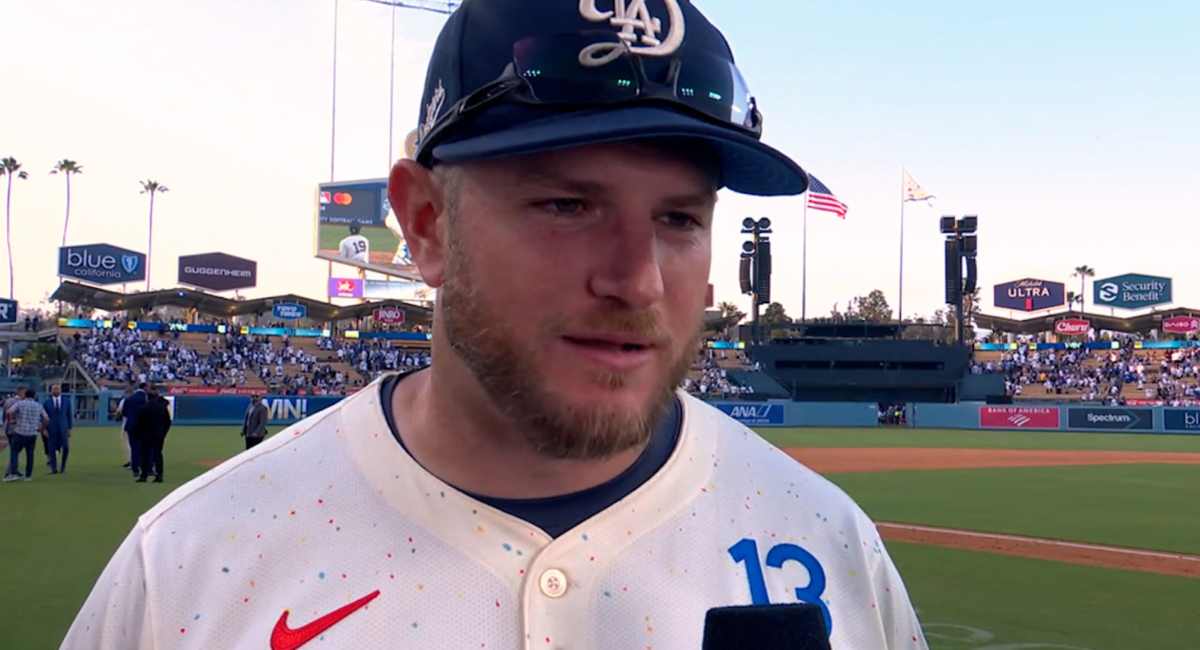 Max Muncy Ties Game in the Ninth with Powerful Home Run